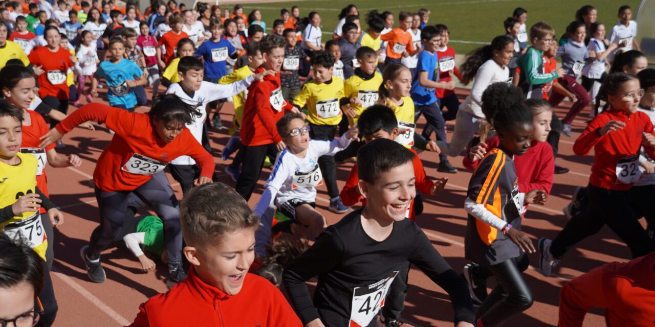 Cerca de 800 chicos y chicas participan en la fase municipal del Cross Deporte Escolar