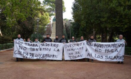 Los trabajadores de jardines reclaman que Ayuntamiento y empresa lleguen a un acuerdo