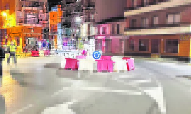 Nueva señalización provisional en la rotonda de la Plaza del Rollo
