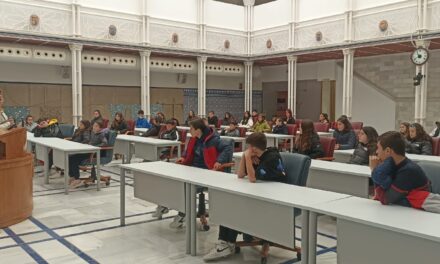 Alumnos del IES Arzobispo Lozano conocen Cartagena y su relevancia