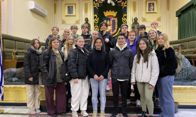 Alumnos finlandeses de intercambio en Jumilla, visitan el Ayuntamiento