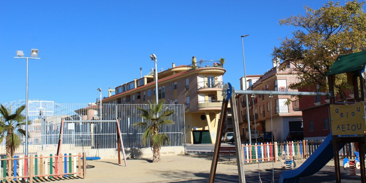 Se penalizará la demora en la reposición de los juegos infantiles y arbolado en Ronda Poniente