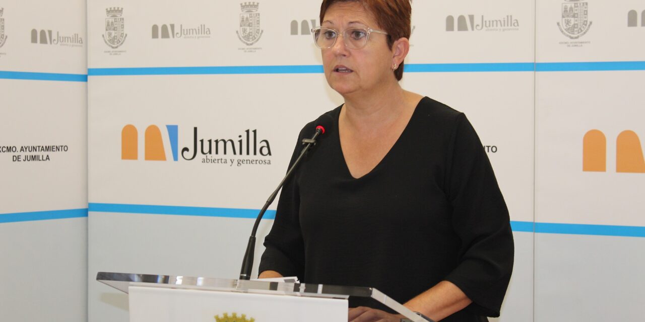 Juana Guardiola : “Próximamente se firmará el convenio que va a permitir la reforma de 44 viviendas”