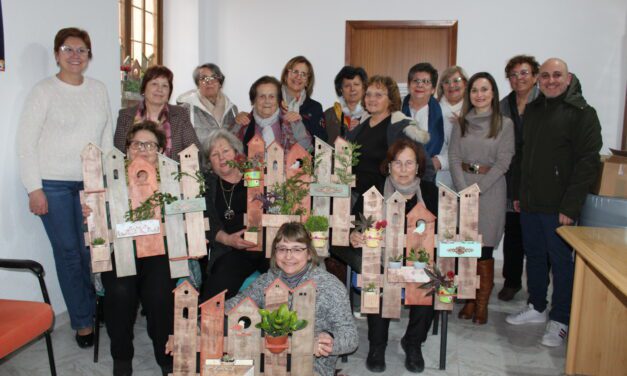 Agua y Tierra clausura el curso de Jardín Vertical con 15 participantes