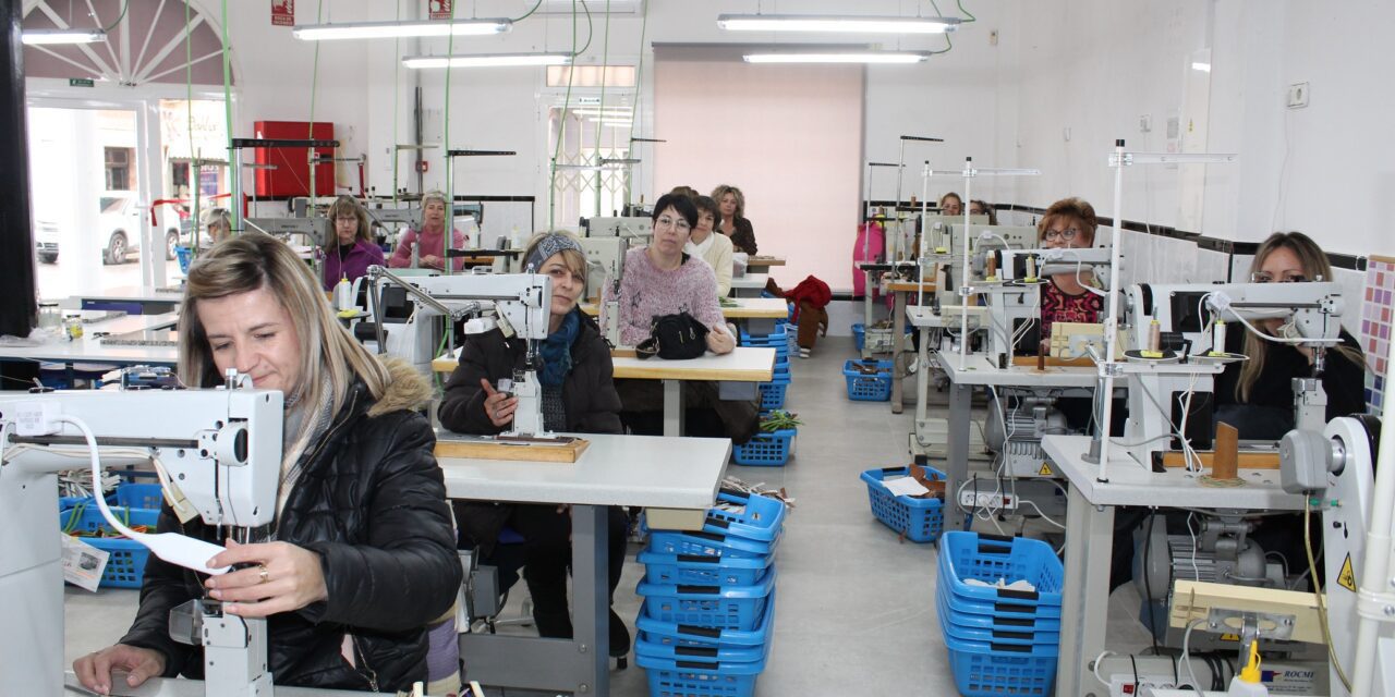 La empresa Cartida Shoes monta un taller de aparado de calzado en Jumilla