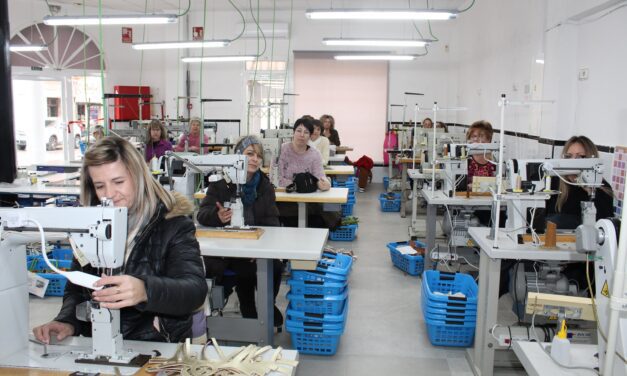 La empresa Cartida Shoes monta un taller de aparado de calzado en Jumilla
