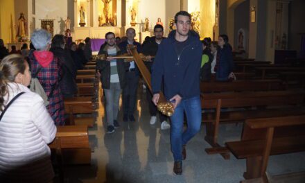 El Vía Crucis de los Jóvenes Cofrades se afianza en el cuarto viernes de Cuaresma