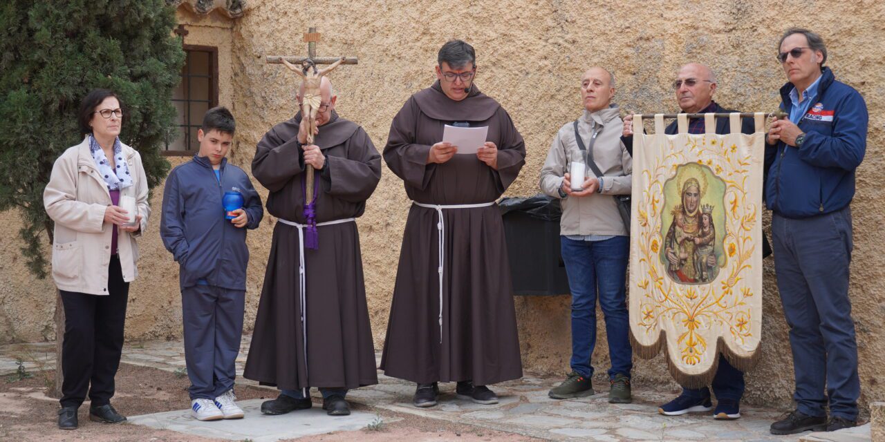 Decenas de agricultores le ruegan a la Abuela Santa Ana para que llueva