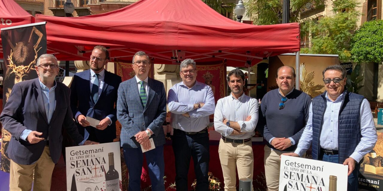 El vino Getsemaní se promociona en la I Feria Cofrade de Murcia