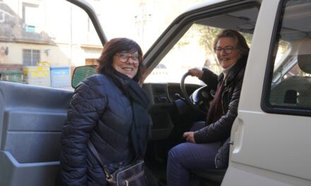 La Junta Central de Hermandades dona una furgoneta a Cáritas