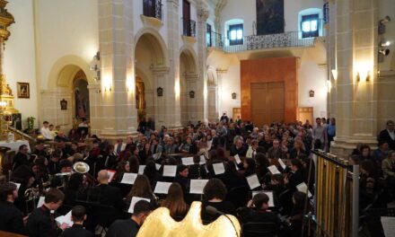 El concierto solidario de “La Salud” abarrota la iglesia de El Salvador