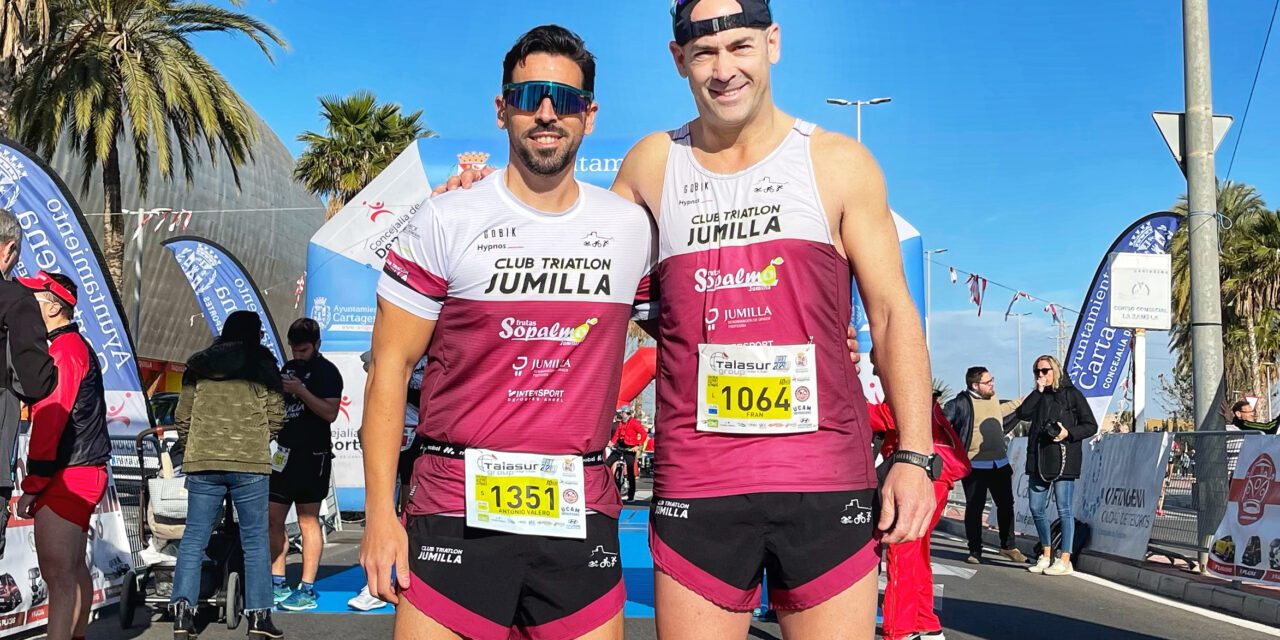 Los triatletas Fran Guirao y Antonio Valero participaron en los 11 Km Ciudad de Cartagena
