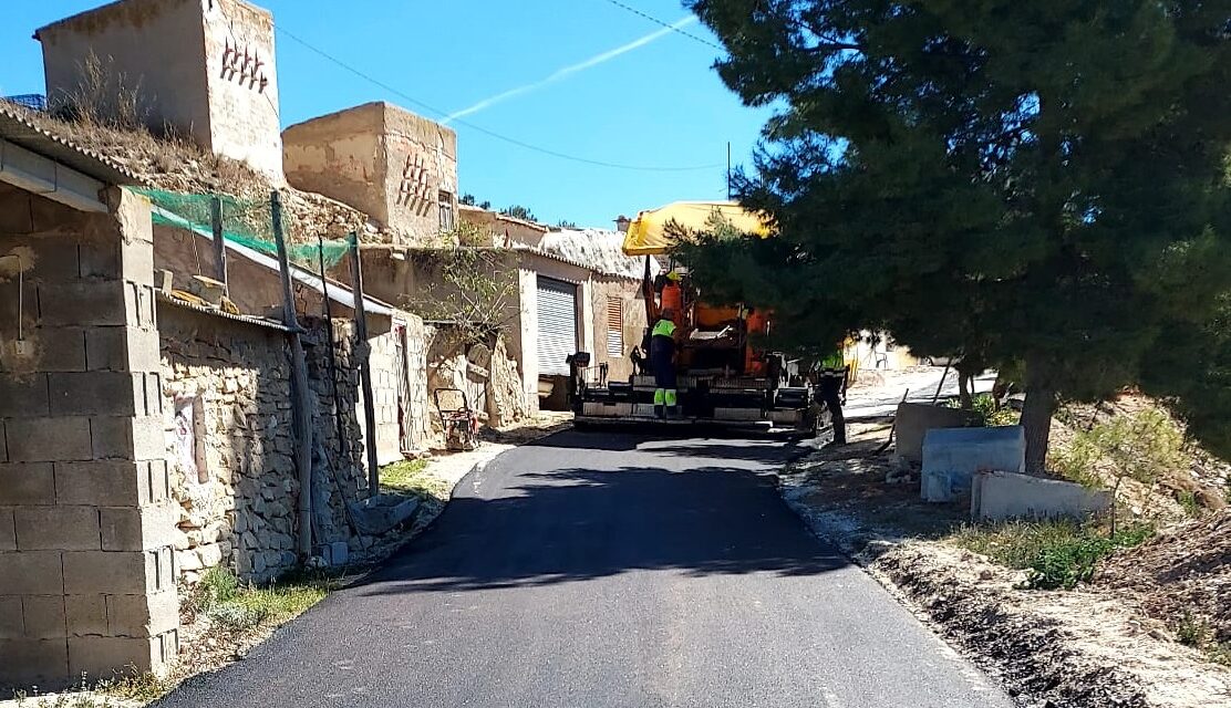 Se acondiciona el camino de acceso a las cuevas de La Raja