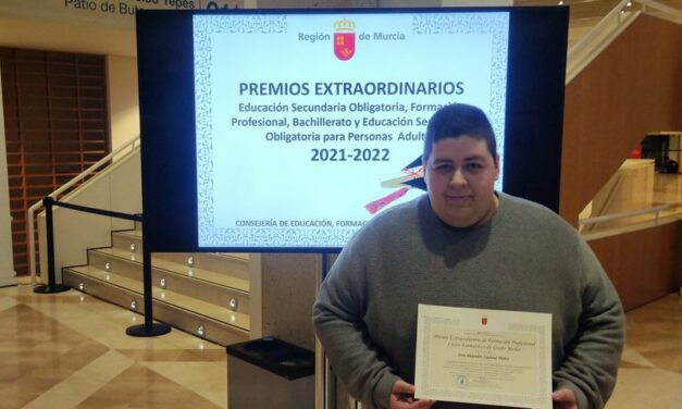 El joven Alejandro Zaplana, Premio Extraordinario de FP de la Región