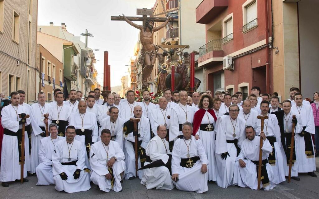 El Rollo y el Costado realizan actos previos a la silente procesión del Santo Entierro