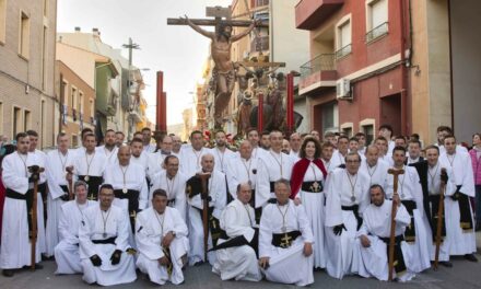 El Rollo y el Costado realizan actos previos a la silente procesión del Santo Entierro