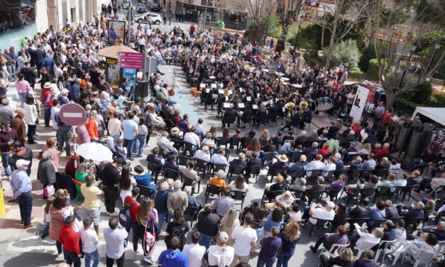 Multitudinario y lucido concierto en la mañana de Jueves Santo en la Plaza de la Glorieta
