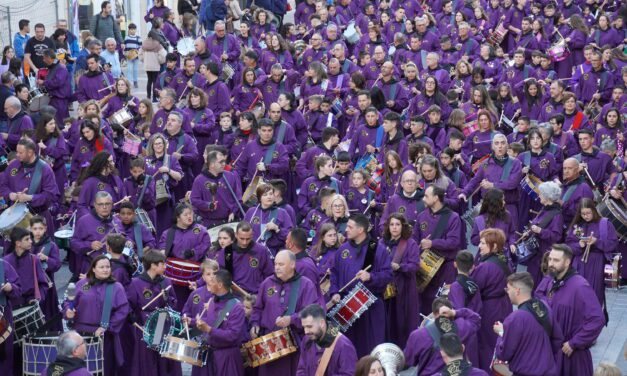 La Tamborada de la Burrica reúne a pequeños y grandes tamborileros