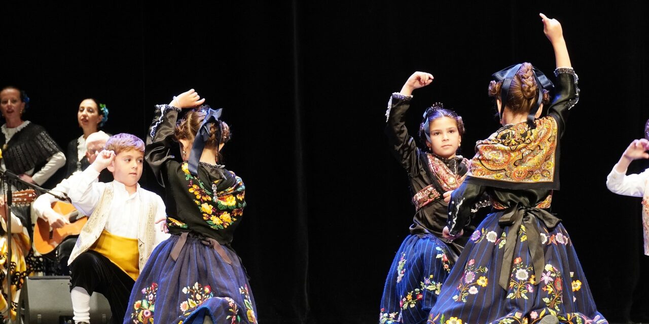 Los bailes de antaño se conservan gracias a las enseñanzas de Coros y Danzas