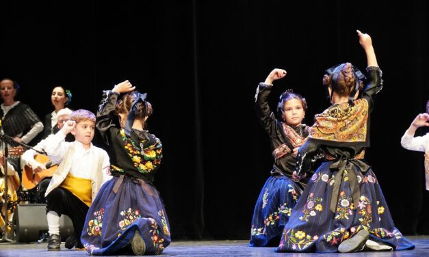 Los bailes de antaño se conservan gracias a las enseñanzas de Coros y Danzas