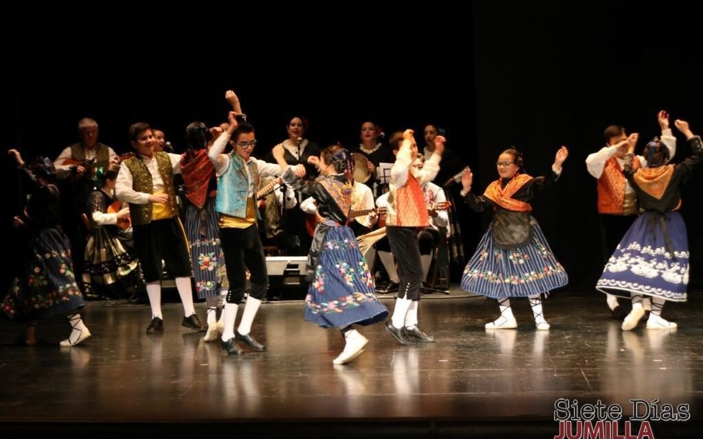 La XVI Muestra Infantil de Folklore que organiza  Coros y Danzas, llega este sábado al Vico