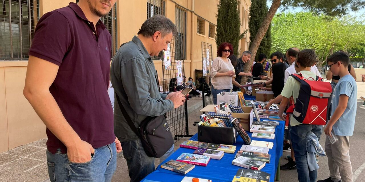 El IES Arzobispo Lozano celebra un mercadillo al estilo ‘feria del libro’