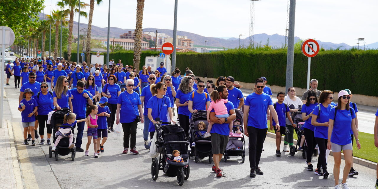 La I Marcha Azul por el autismo se lleva a cabo con una excelente participación