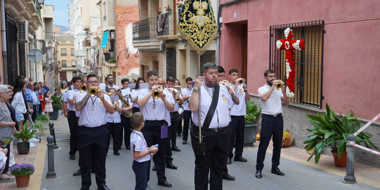 La banda de CC.TT. Las Lamentaciones puso música a las Cruces de Mayo