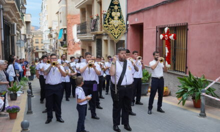 La banda de CC.TT. Las Lamentaciones puso música a las Cruces de Mayo