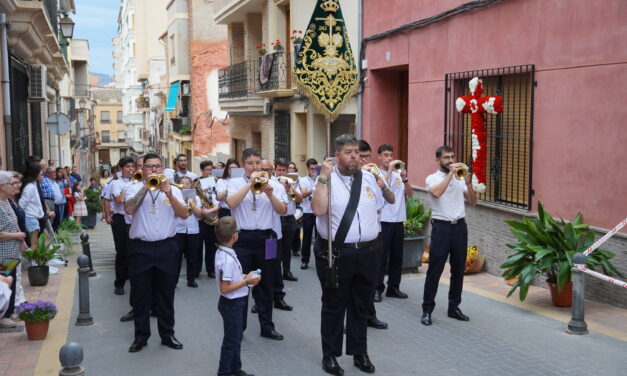 La banda de CC.TT. Las Lamentaciones puso música a las Cruces de Mayo