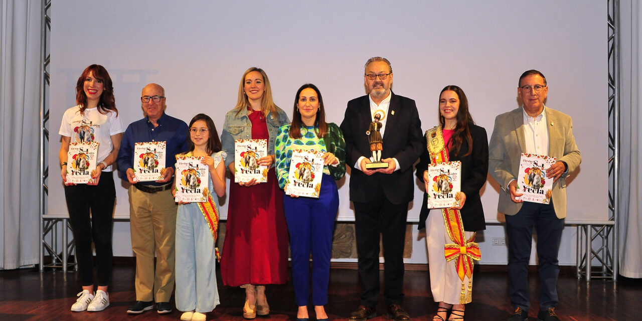 Antonio Martínez-Quintanilla, de Siete Días Yecla, reconocido con el premio San Isidro 2023