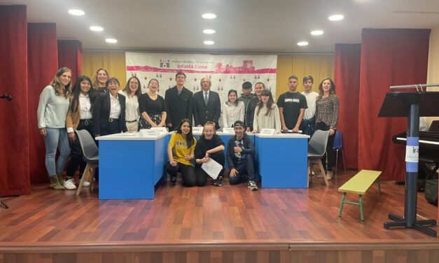 El magistrado Joaquín de Domingo visita el IES Infanta Elena, en el marco del programa «Educando en justicia»