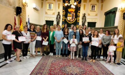 Una treintena de mujeres participan en el curso de defensa personal del CAVI