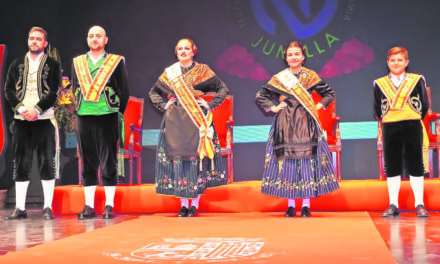 Mucha emoción en el acto de cesión de bandas a los nuevos Vendimiadores