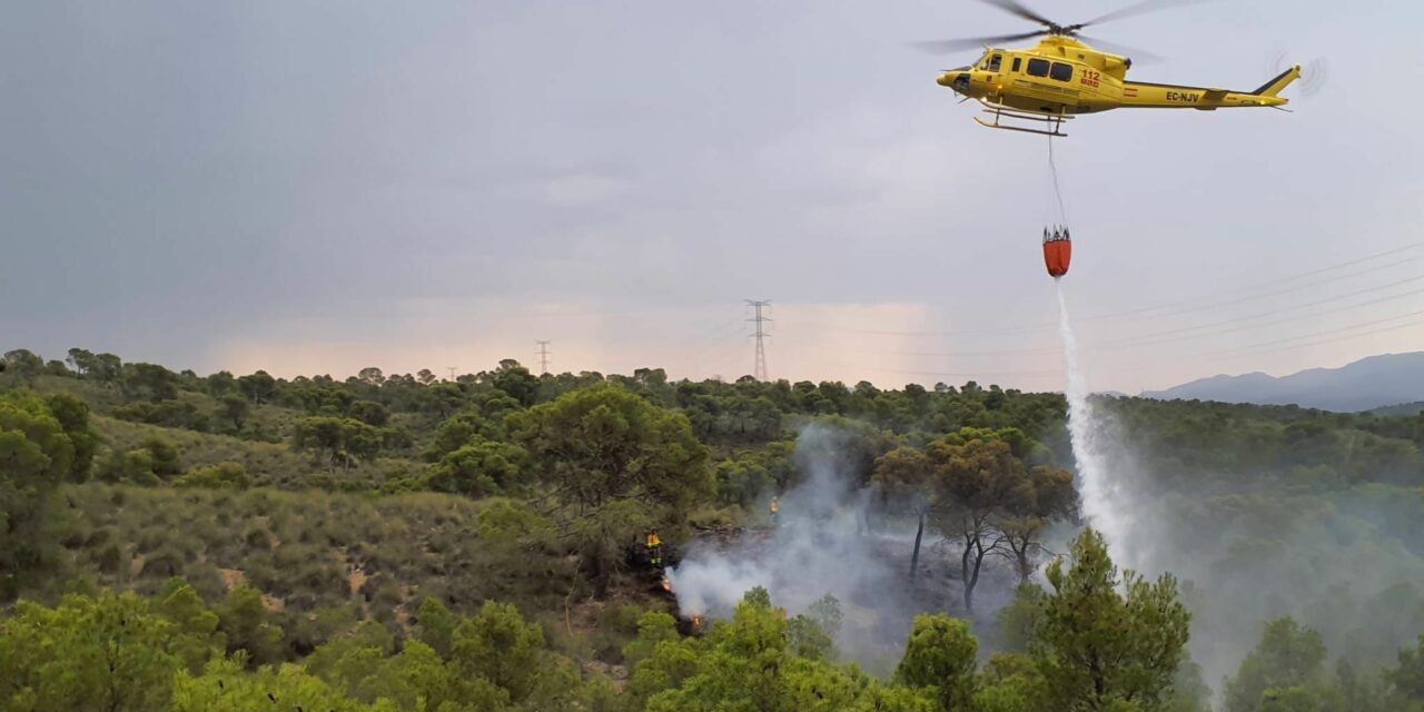 La tormenta de ayer provoca tres incendios, dos en la Sierra del Carche y uno en la de Santa Ana