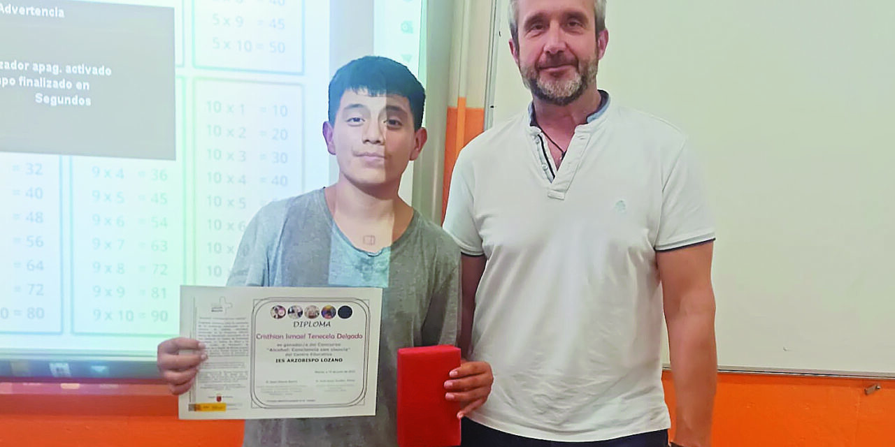 Cristhian Ismael Tenecela, ganador del concurso ‘Alcohol: conciencia con ciencia’