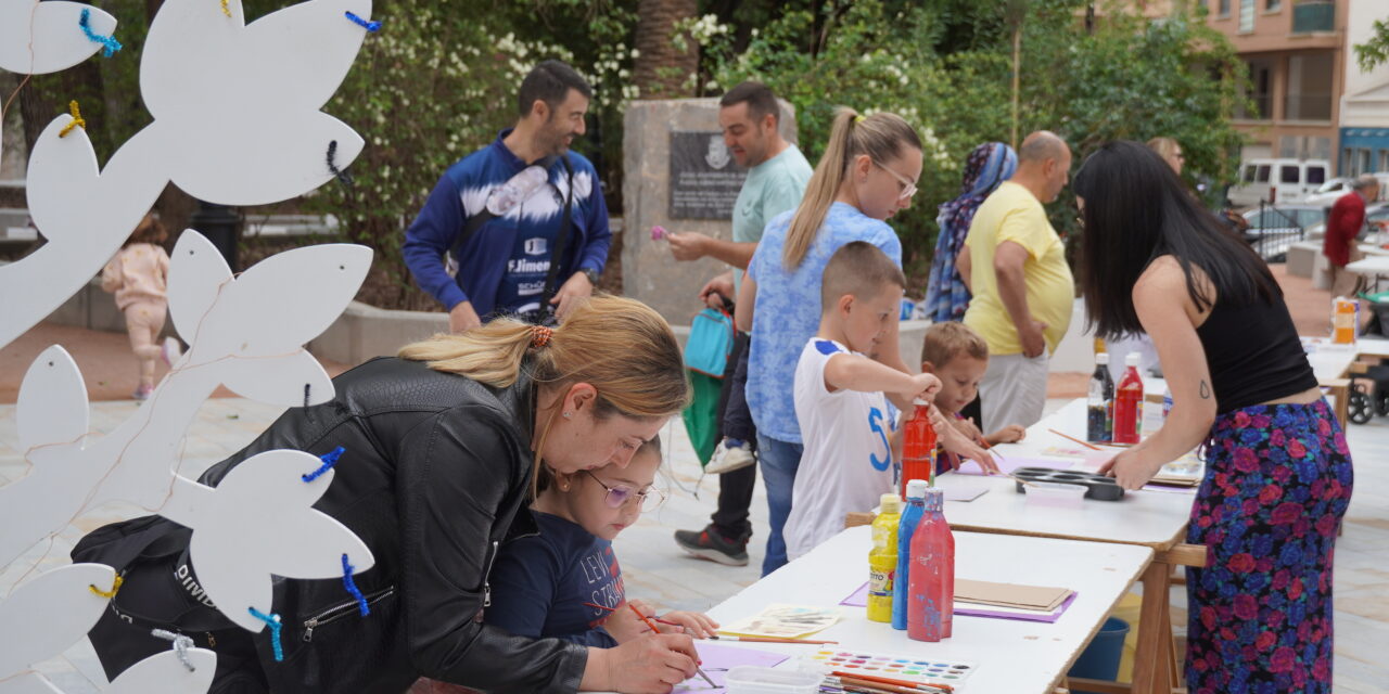 Niños, niñas y mayores, juegan, reciclan, aprenden y bailan por el Medio Ambiente