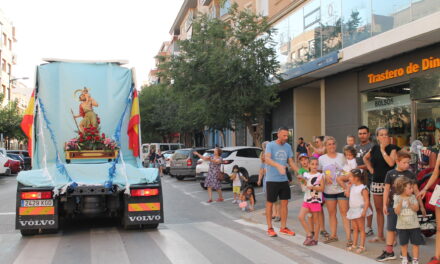 Los conductores de San Cristóbal celebran a su patrón con un desfile de alegría, regalos y bocinazos