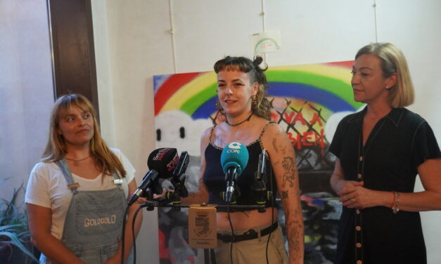 Laura Morales sobre su exposición «El Bloque»: “He querido contrastar la fantasía de los niños con la realidad social y precaria de algunas zonas”