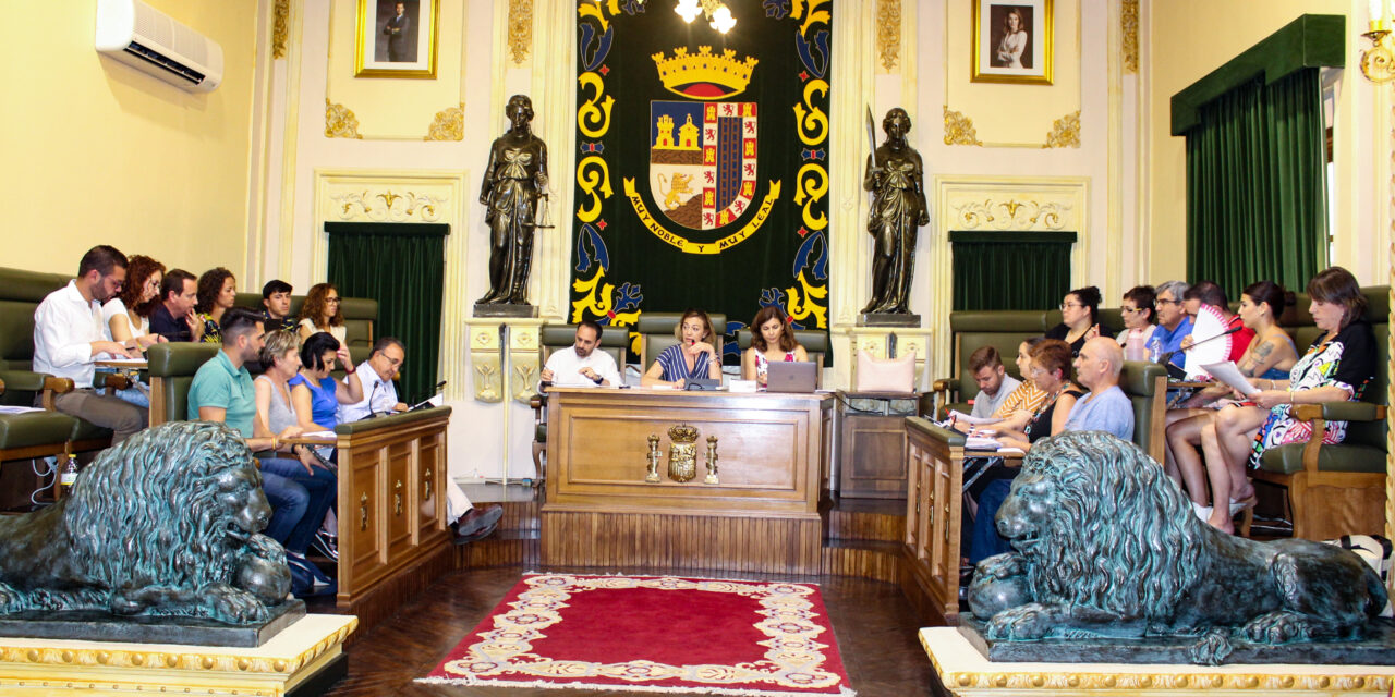 La alcaldesa y sus concejales se reducen el sueldo un 10% con respecto a la legislatura anterior