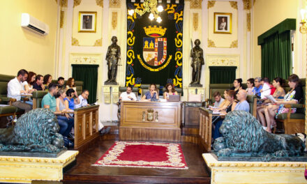 La alcaldesa y sus concejales se reducen el sueldo un 10% con respecto a la legislatura anterior