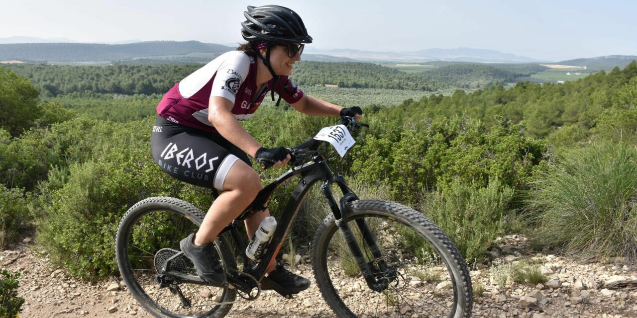 Tres bikers jumillanos midieron sus fuerzas en la BTT Laguna de Pétrola