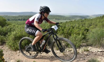 Tres bikers jumillanos midieron sus fuerzas en la BTT Laguna de Pétrola