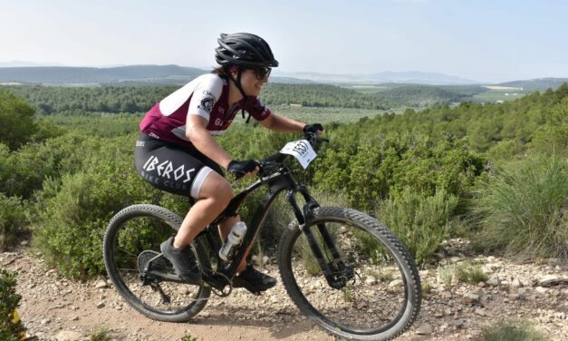 Tres bikers jumillanos midieron sus fuerzas en la BTT Laguna de Pétrola