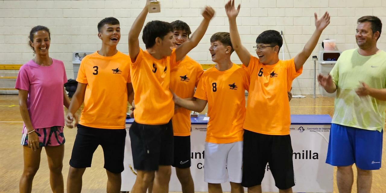 El equipo Verde, Vodka Juniors, Viejos sin Gloria y Cieza, ganadores del Balonmano