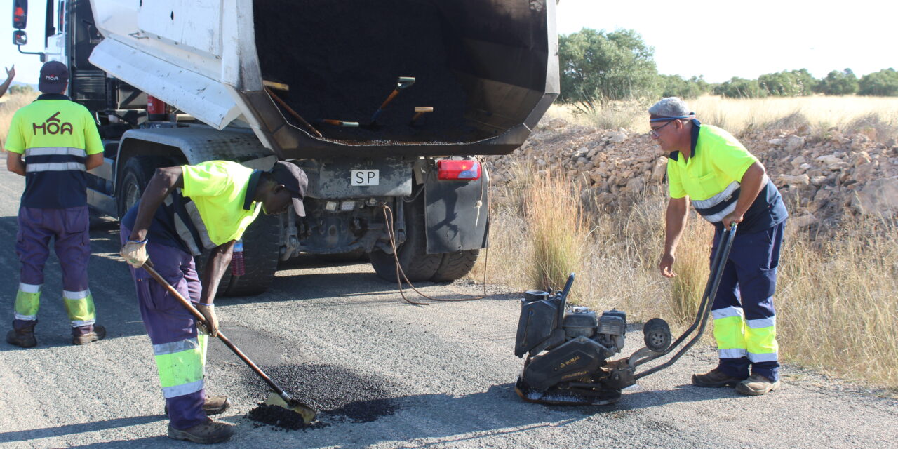 Agricultura realiza trabajos de asfaltado y bacheado en caminos rurales de Jumilla