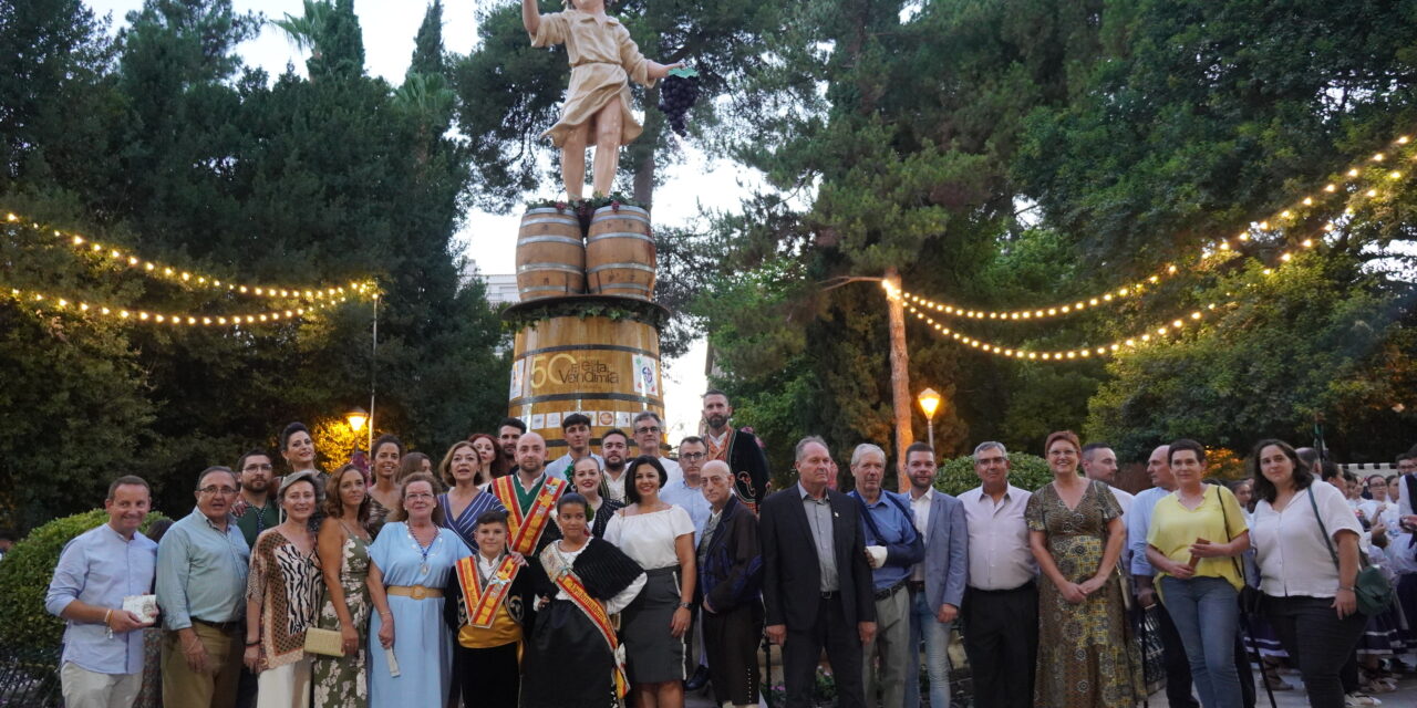 La Feria echaba andar junto a la mano de la Virgen de la Asunción, el Folklore y las Peñas