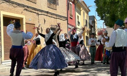 Los grupos folklóricos del Festival conviven con los vecinos en peñas, barrios y pedanías