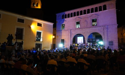 Apoteósico concierto en la Plaza Arriba con las bandas de música de Tui y Julián Santos