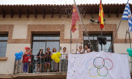 La alcaldesa inauguró el curso en el colegio Mariano Suárez